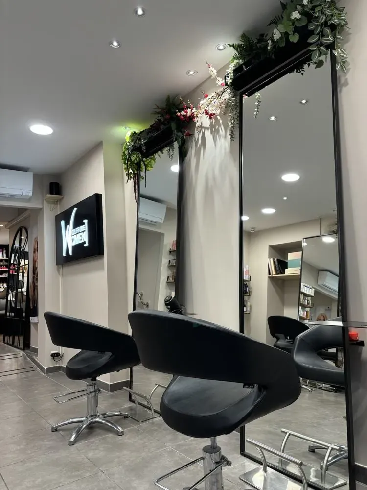 Les postes de coiffage du salon WOMEN Coiffure de La Londe-les-Maures